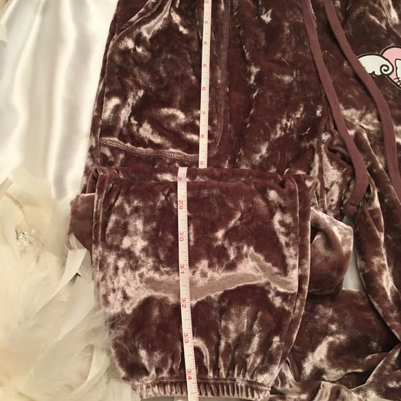 🍭crushed ice pink velvet tracksuit with custom hello kitty and crystal details! - Picture 14 of 17